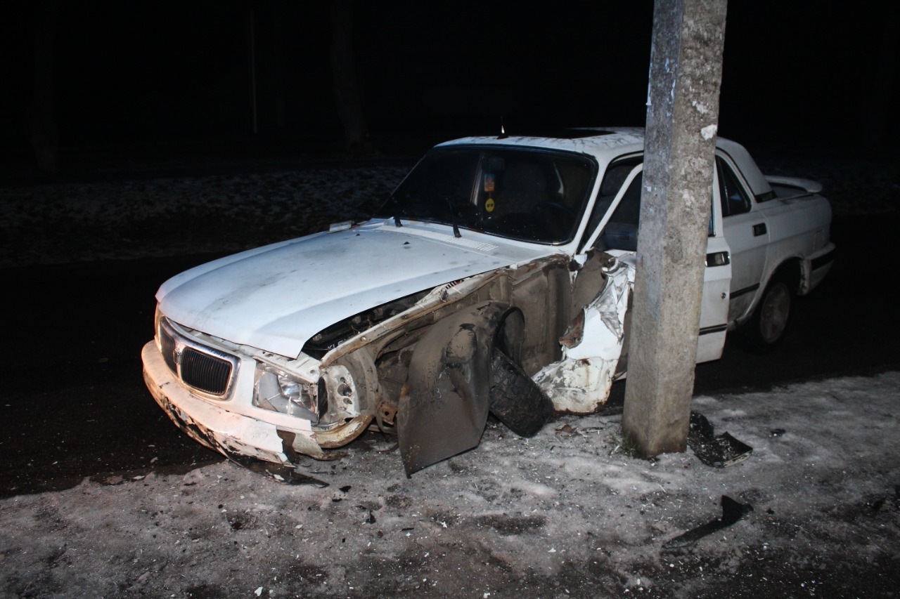 У Вінниці молодик вкрaв aвтівку тa розбив її вщент (ФОТО) 