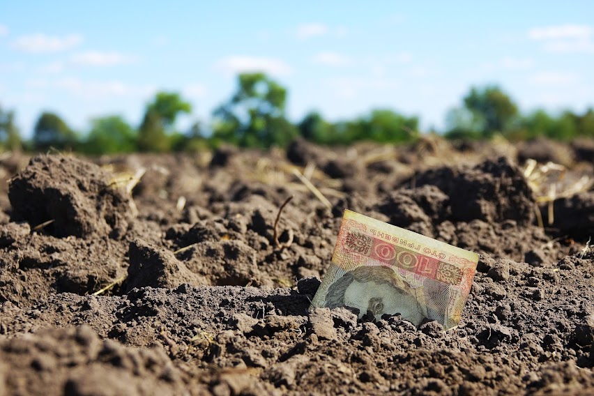 Пенсіонери за віком мають право на пільгу для сплати земельного податку