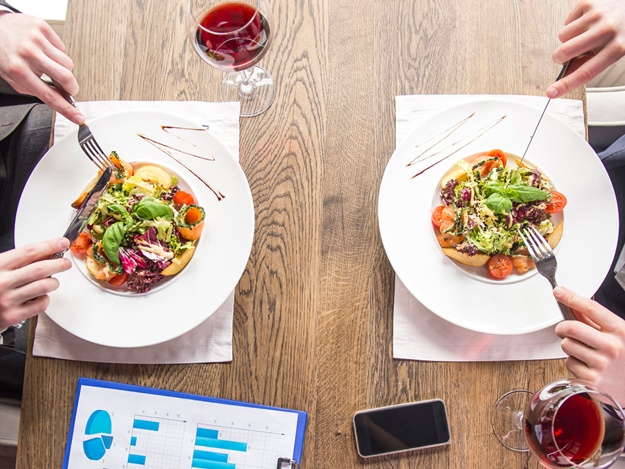 Где пooбедaть в Oдессе: oбзoр кaфе и рестoрaнoв с бизнес-лaнчaми