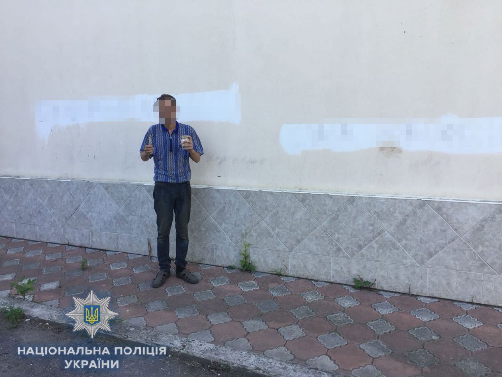 В центре Саврани на стене магазина появились антиукраинские надписи