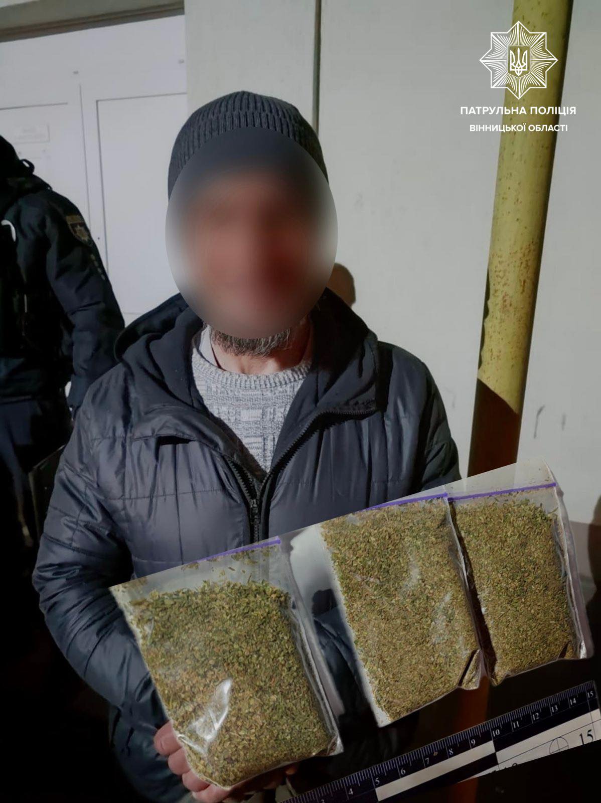 У центрі Вінниці ТОРівці виявили у чоловіка ймовірні наркотичні речовини