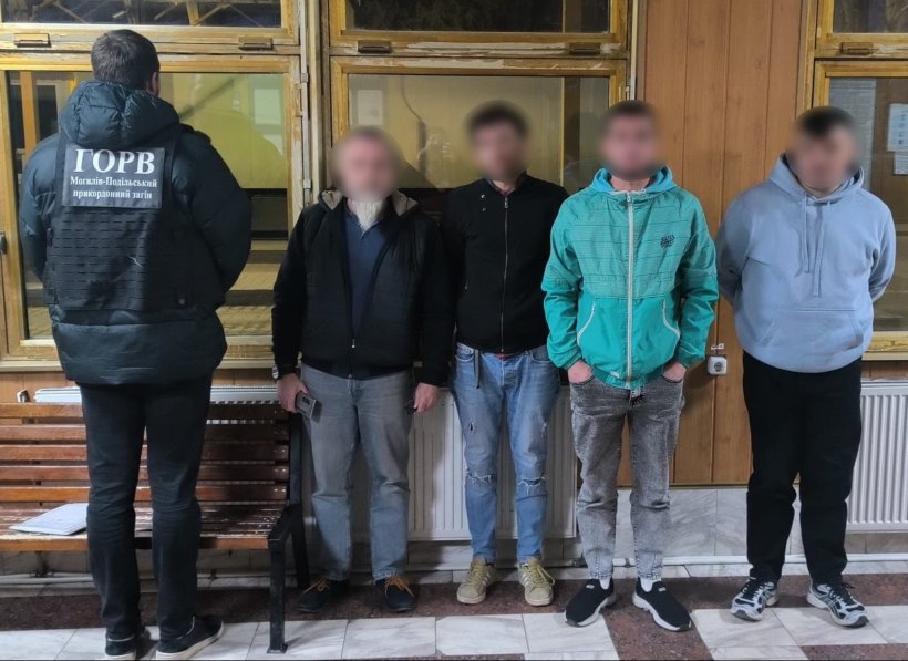 На Вінниччині викрили схему «експорту працівників»: директор агрофірми переправляв чоловіків за кордон