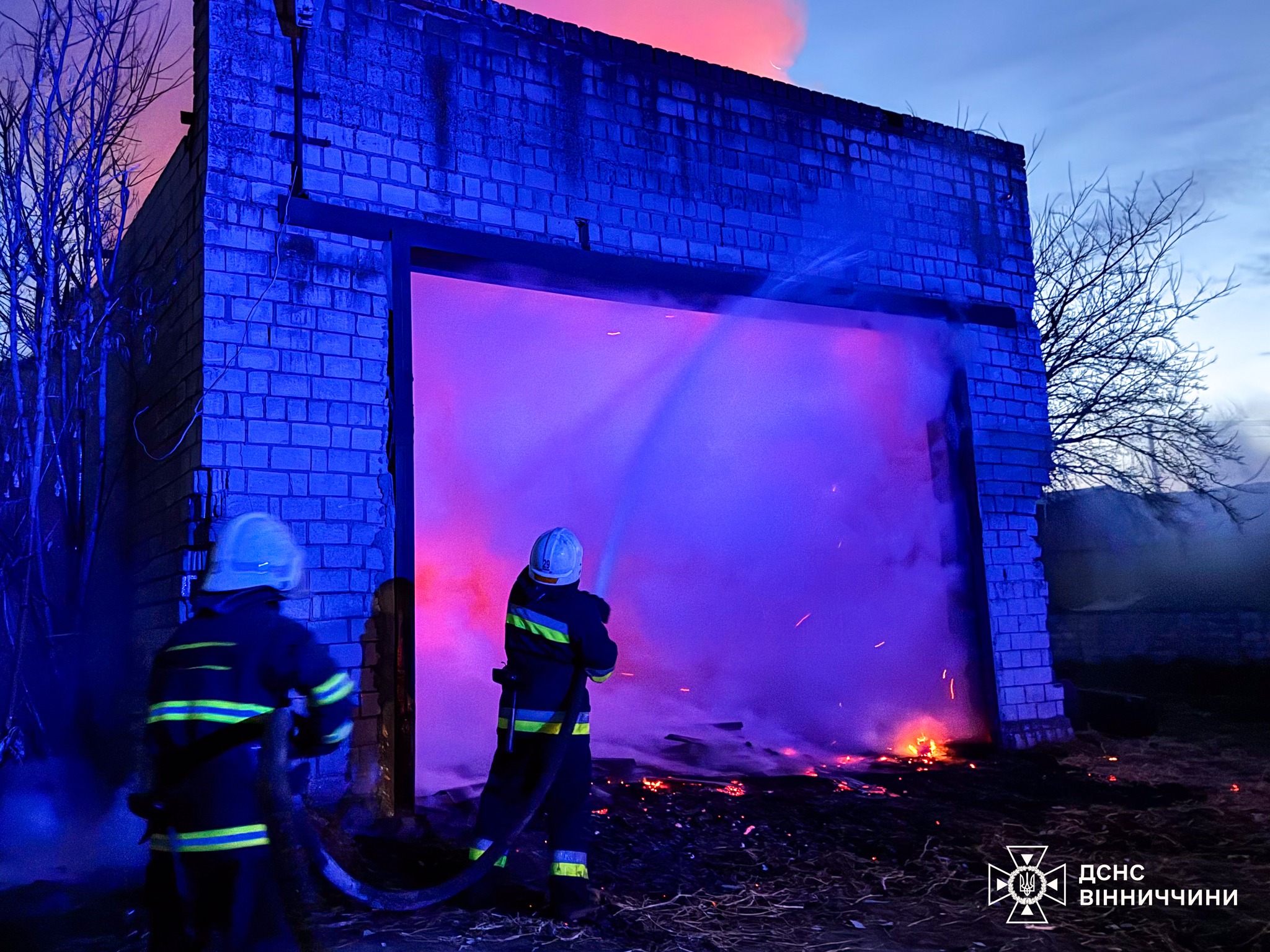 Пожежі за добу: на Вінниччині вогонь охопив житловий сектор