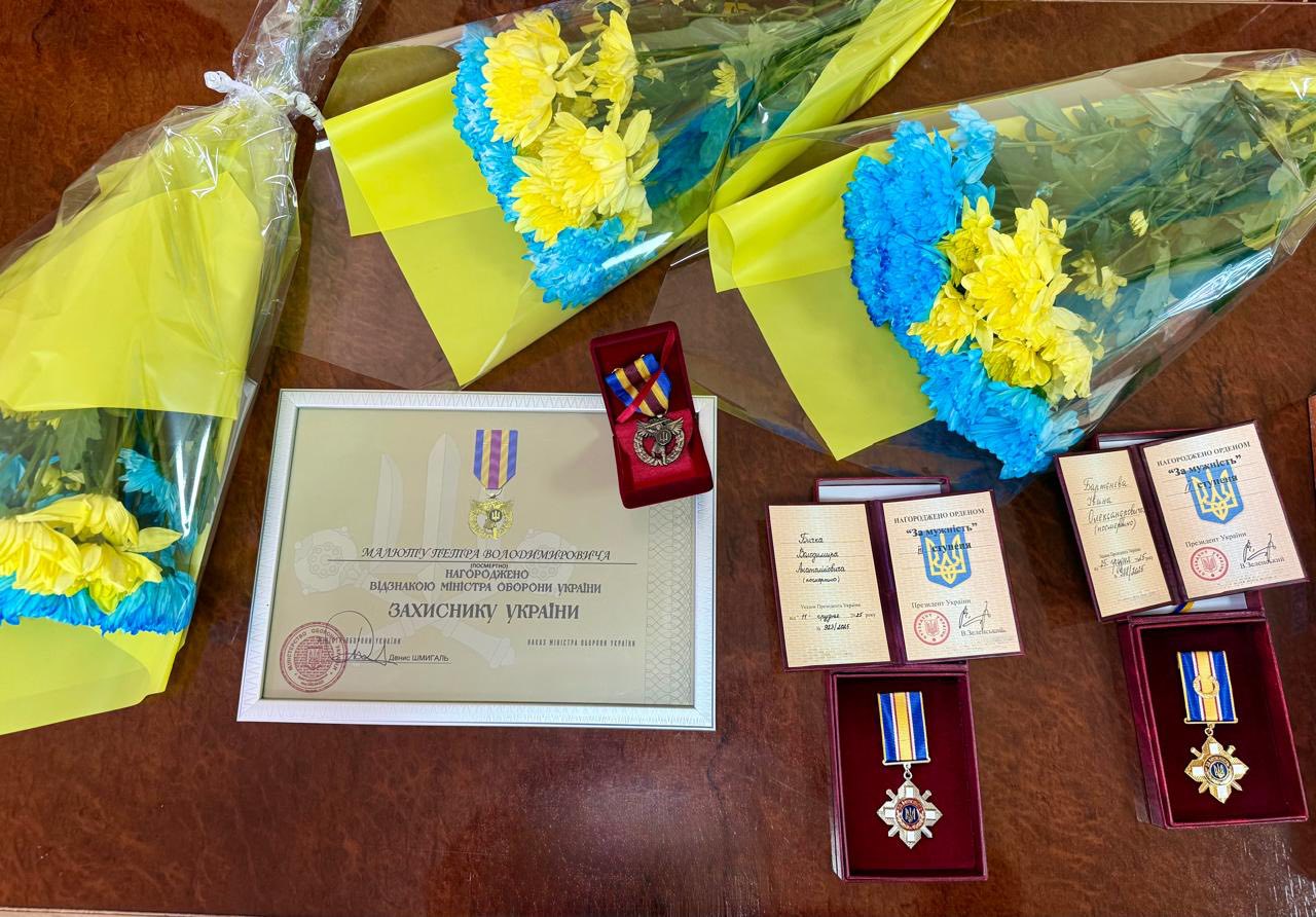 У Гайсині вшанували пам’ять Героїв: родинам воїнів із Теплика передали державні нагороди