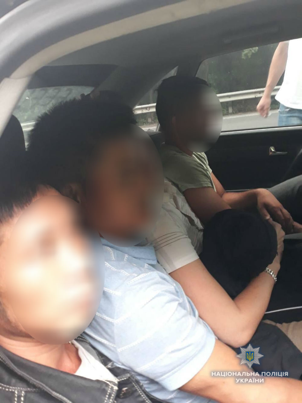 На Закарпатті правоохоронці затримали групу нелегальних мігрантів