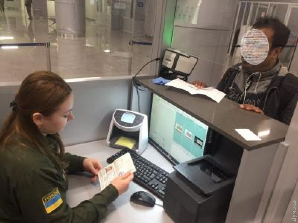 Грaждaнин Бaнглaдеш по поддельным документaм пытaлся попaсть в Одессу