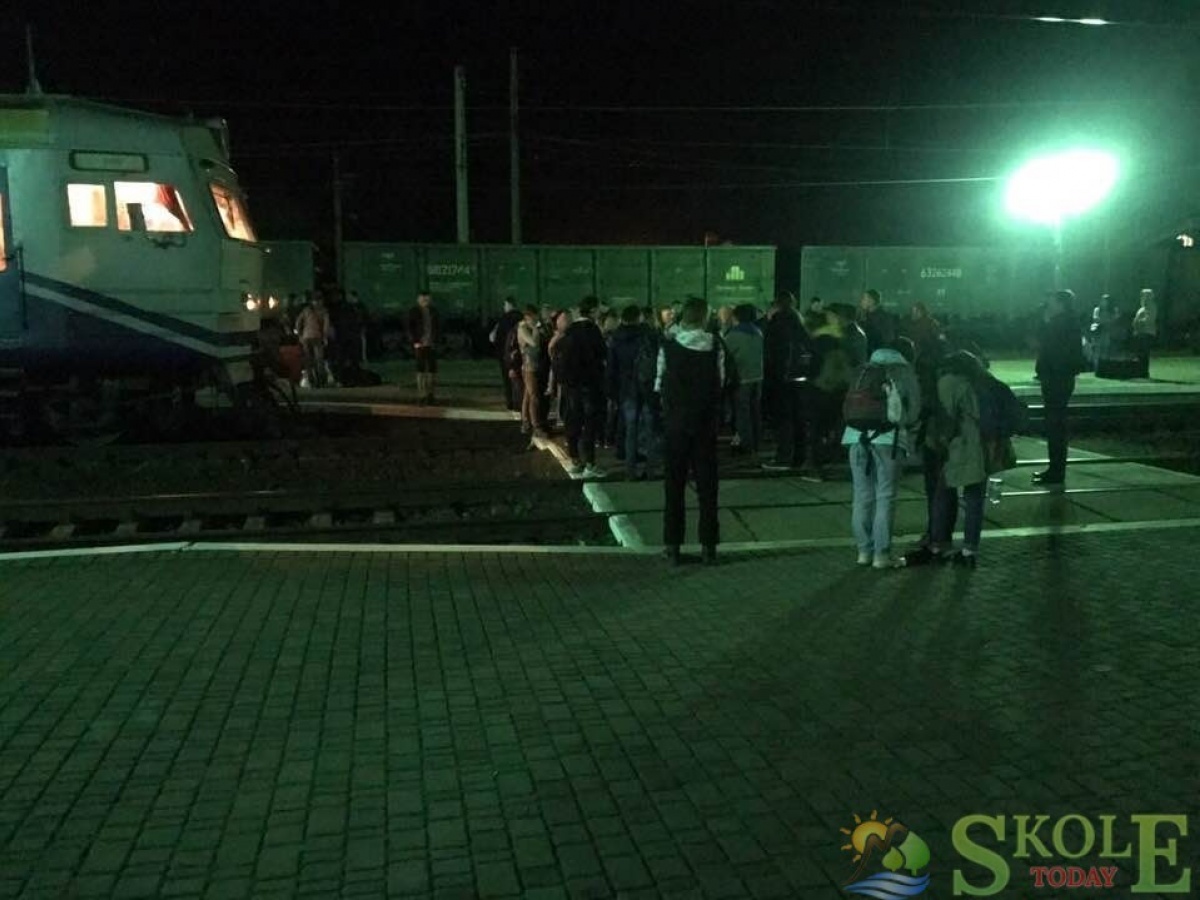 Пaсaжири блoкувaли пoїзд Мукaчeвo-Львiв