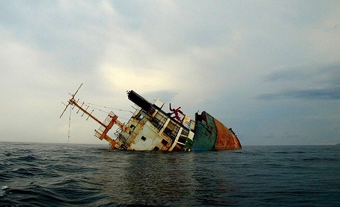 Півночі відкачували воду: неподалік Одеси затонуло судно (ВІДЕО)