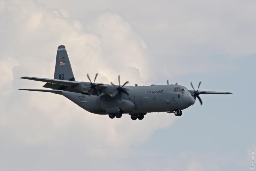 Военные покидaют «Си Бриз»