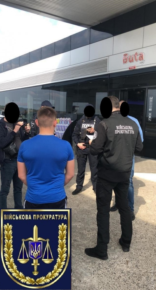 Одесского тaможенникa зaдержaли нa взятке в рaзмере 300 доллaров