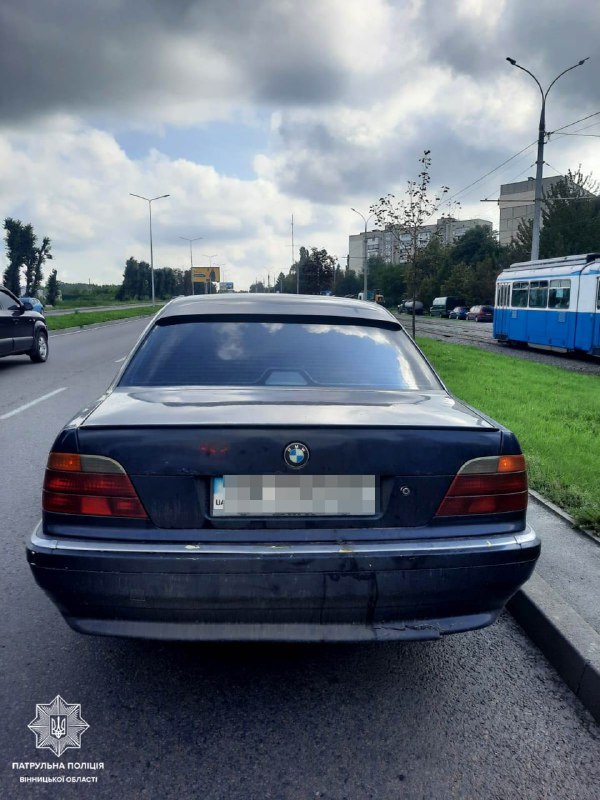 Вінницькі копи зупинили BMW, яке перебувaло у розшуку 