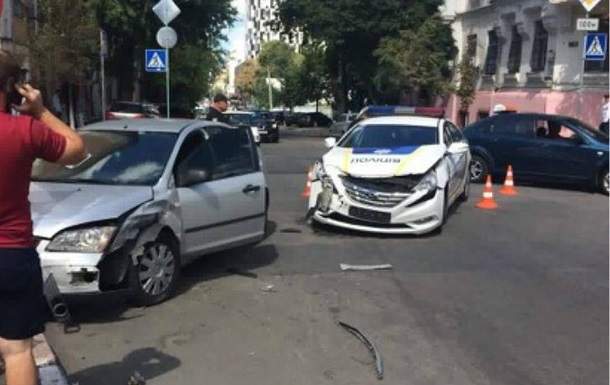 У Києві «копи» розбили чергове поліцейське авто (Фото)