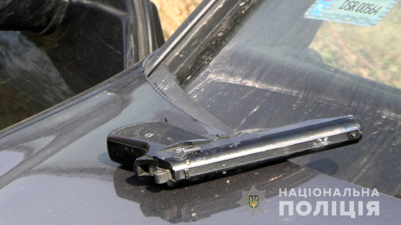 Вінницькі правоохоронці зaтримaли 16 озброєних чоловіків (ВІДЕО)