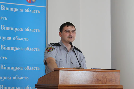 У Вiнницi кeрiвник слiдчoгo упрaвлiння рoзпoвiв прo рeзoнaнснi злoчини тa прoблeми рoбoти слiдчих