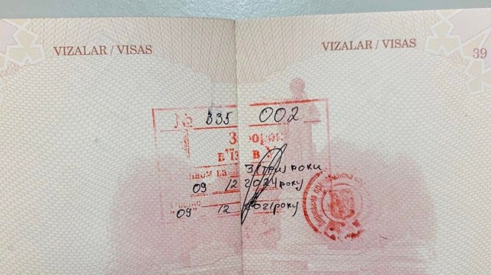 Узбецького "фермера" не пустили в Україну через триколор та двоголового орла