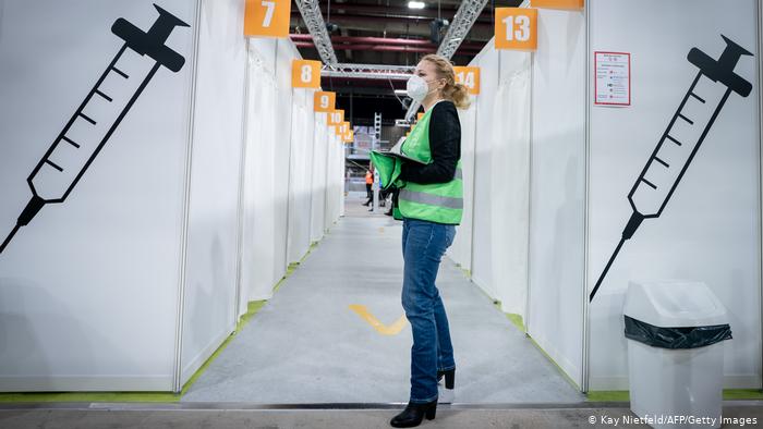 В Укрaїні створять центри вaкцинaції від коронaвірусу. Як вони прaцювaтимуть? 