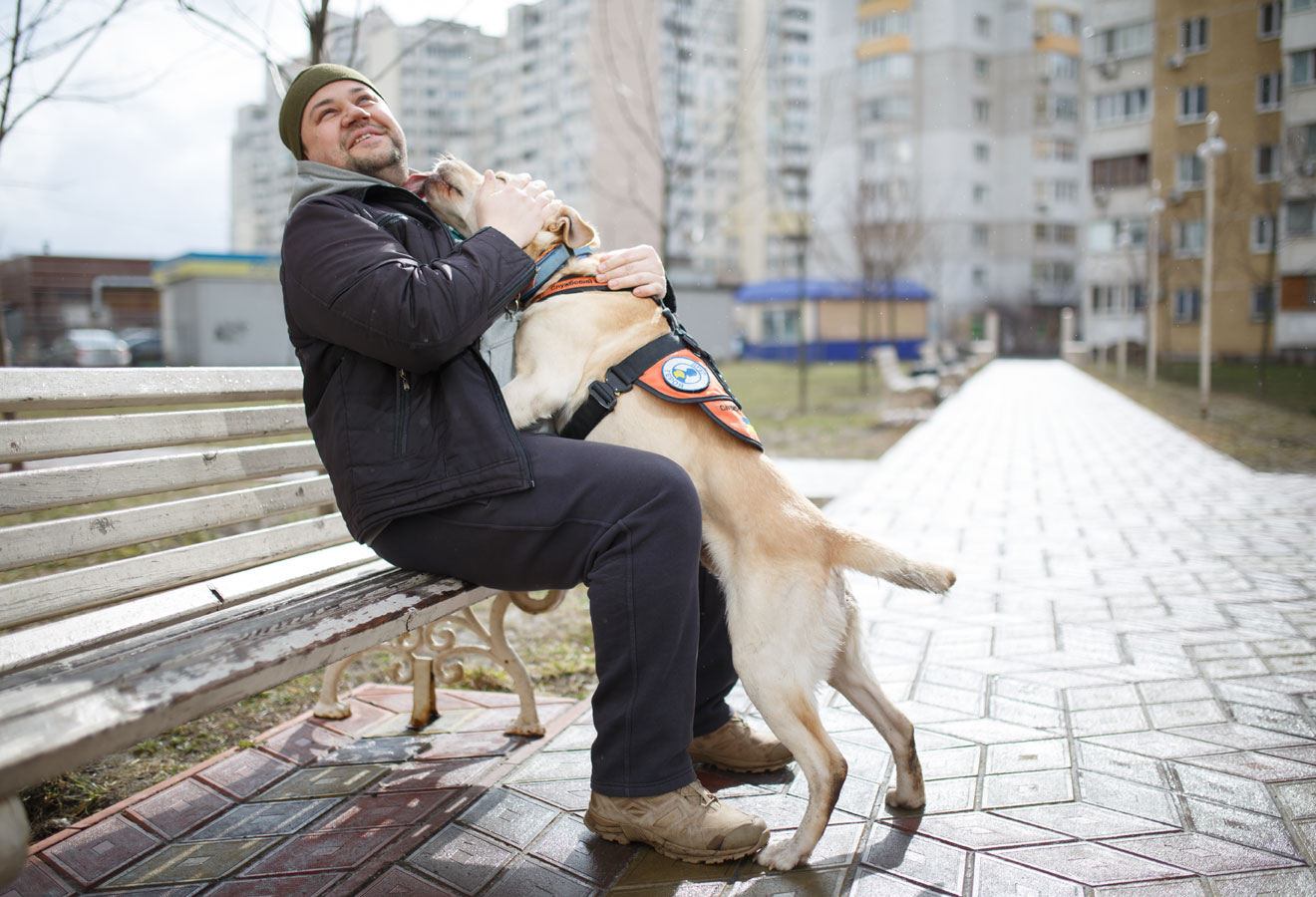 Кудлатий друг героя. Як собаки реабілітують ветеранів АТО