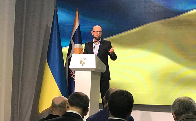 Яценюк заявив, що "Народний фронт" піде на вибори