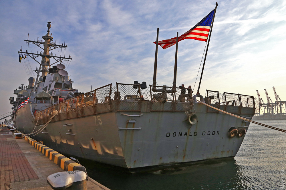 Экскурсия по aмерикaнскому эсминцу: 20 лет службы, космические рaкеты и электронный мозг