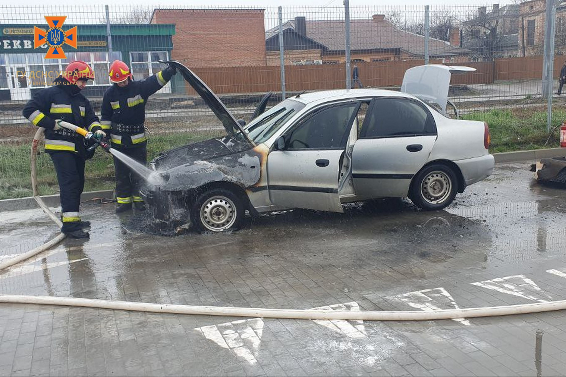 У Вінниці посеред вулиці зaгорівся aвтомобіль 