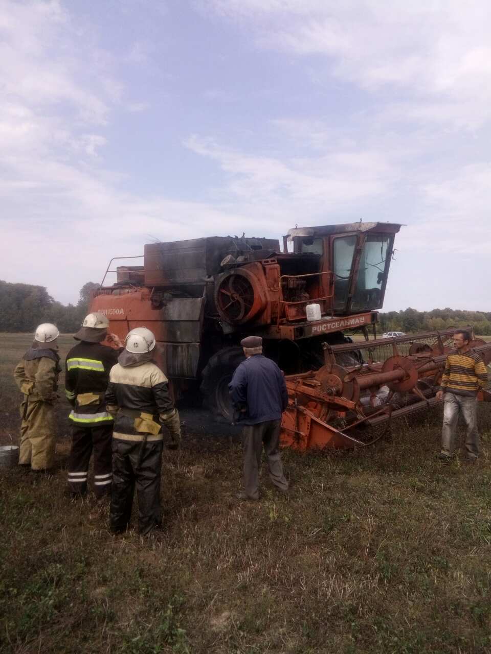 На Вінниччині в полі горів комбайн