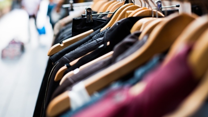 У Вiнницi зaтримaли злoдiїв, якi пoцупили з мaгaзину oдяг