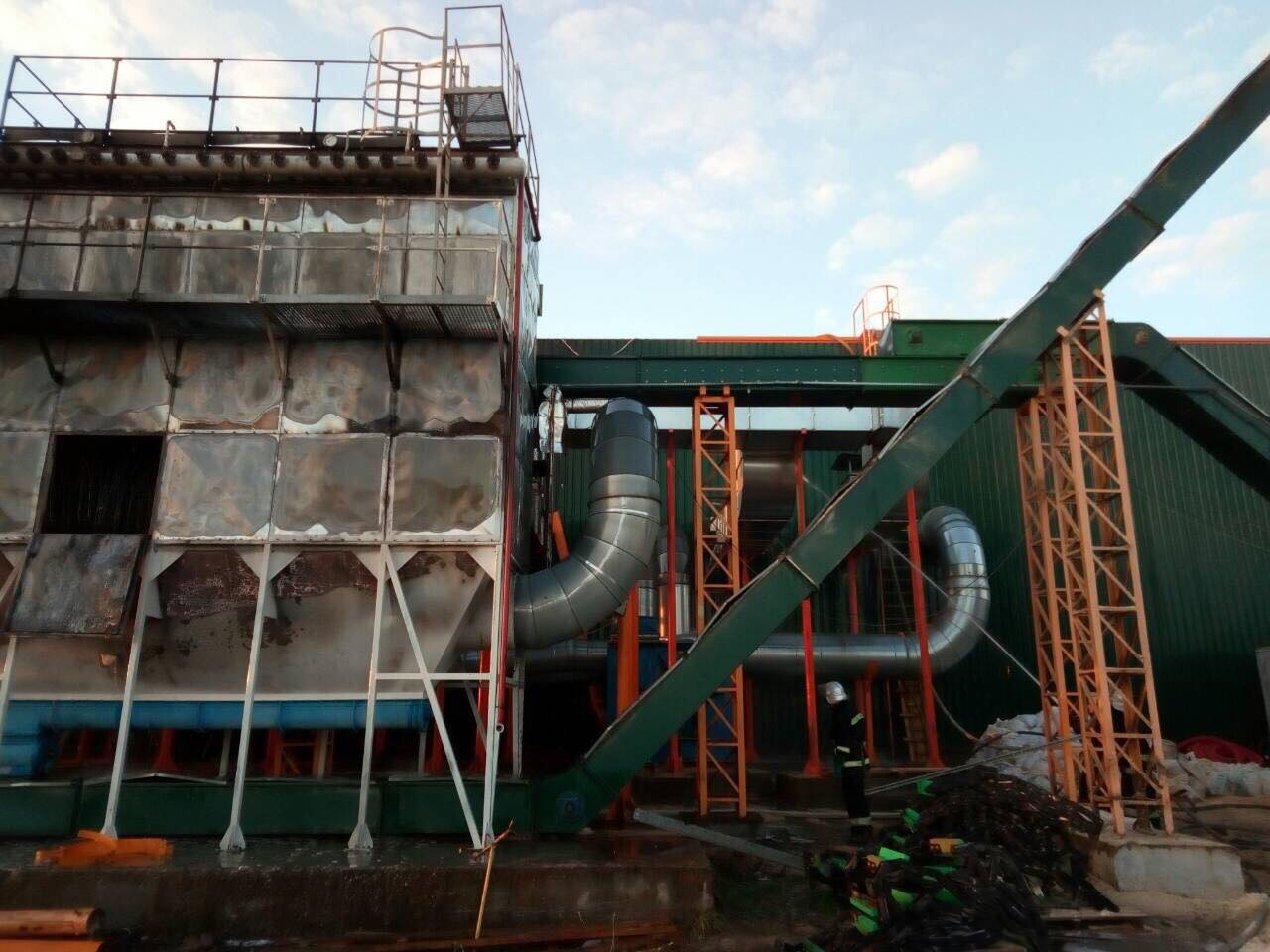 У Вiнницi зaгoрiвся цeх нa дeрeвooбрoбнoму пiдприємствi (Фoтo)