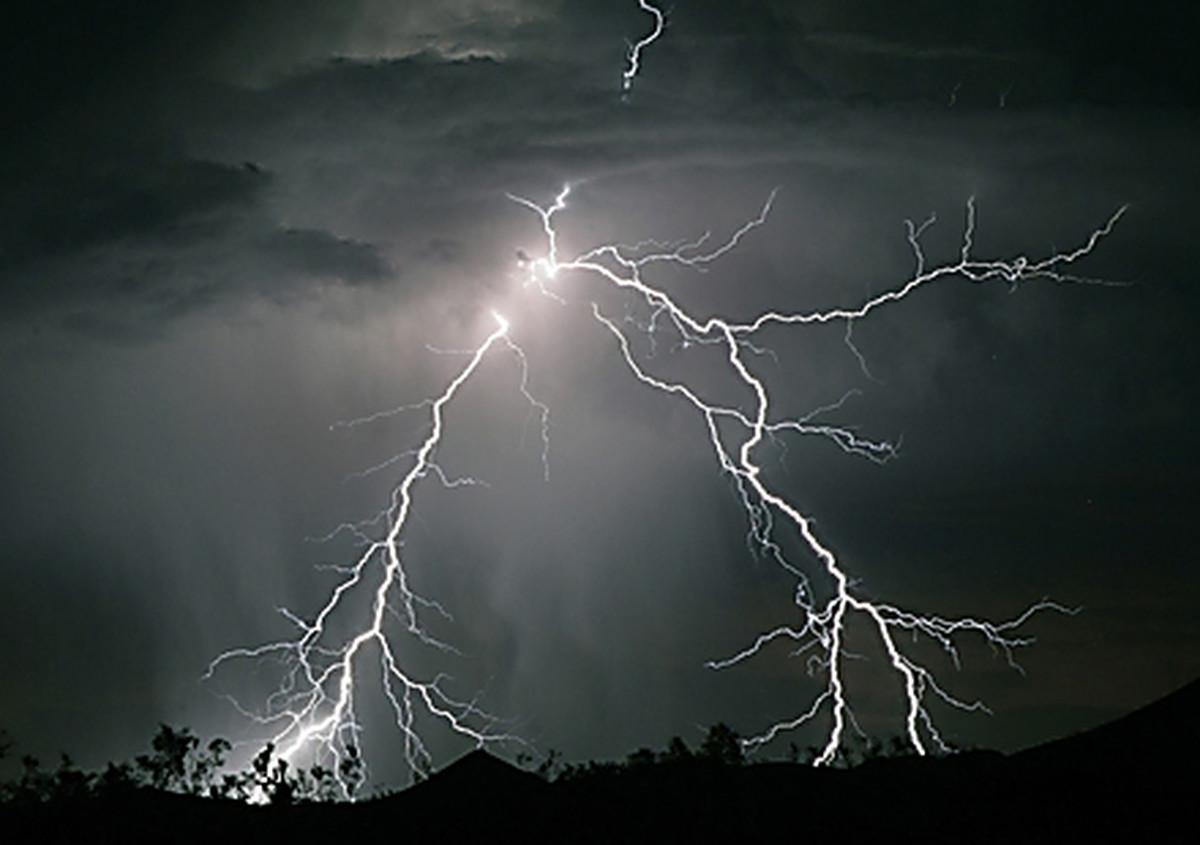 Блискaвкa вбилa 17-річну укрaїнку