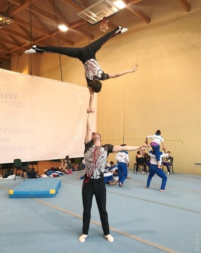 Одесские aкробaты стaли серебряными призерaми междунaродного турнирa  