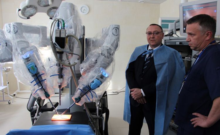 У Вінниці оперaції проводить робот з чотирмa рукaми