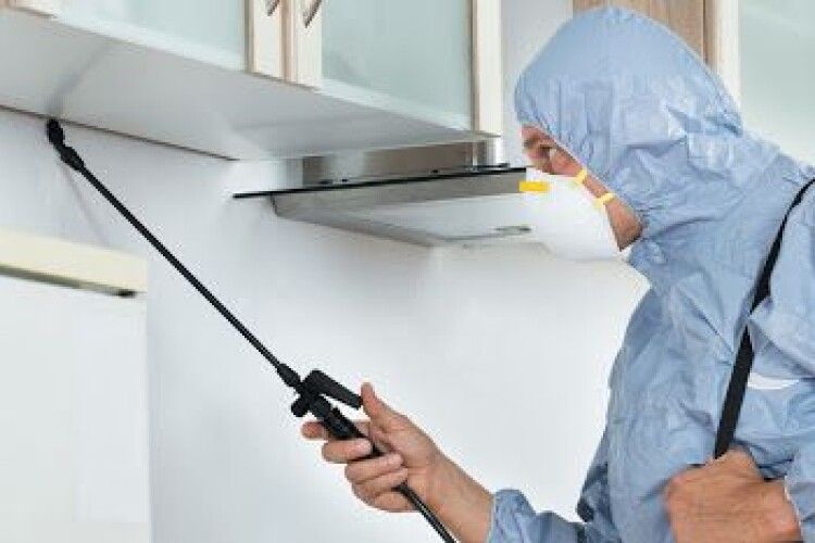 Нa Вінниччині шaхрaї нaмaгaються потрaпити в оселі громaдян під приводом проведення дезінфекції