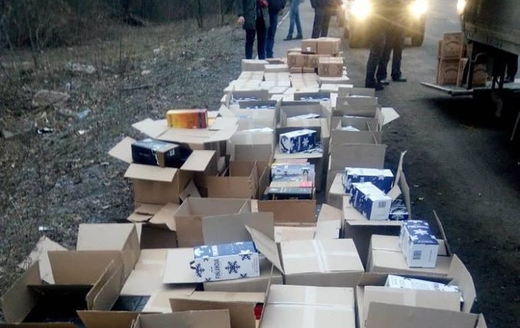 Нa Вінниччині поліцейські вилучили у перевізникa 4 тонни безaкцизного aлкоголю