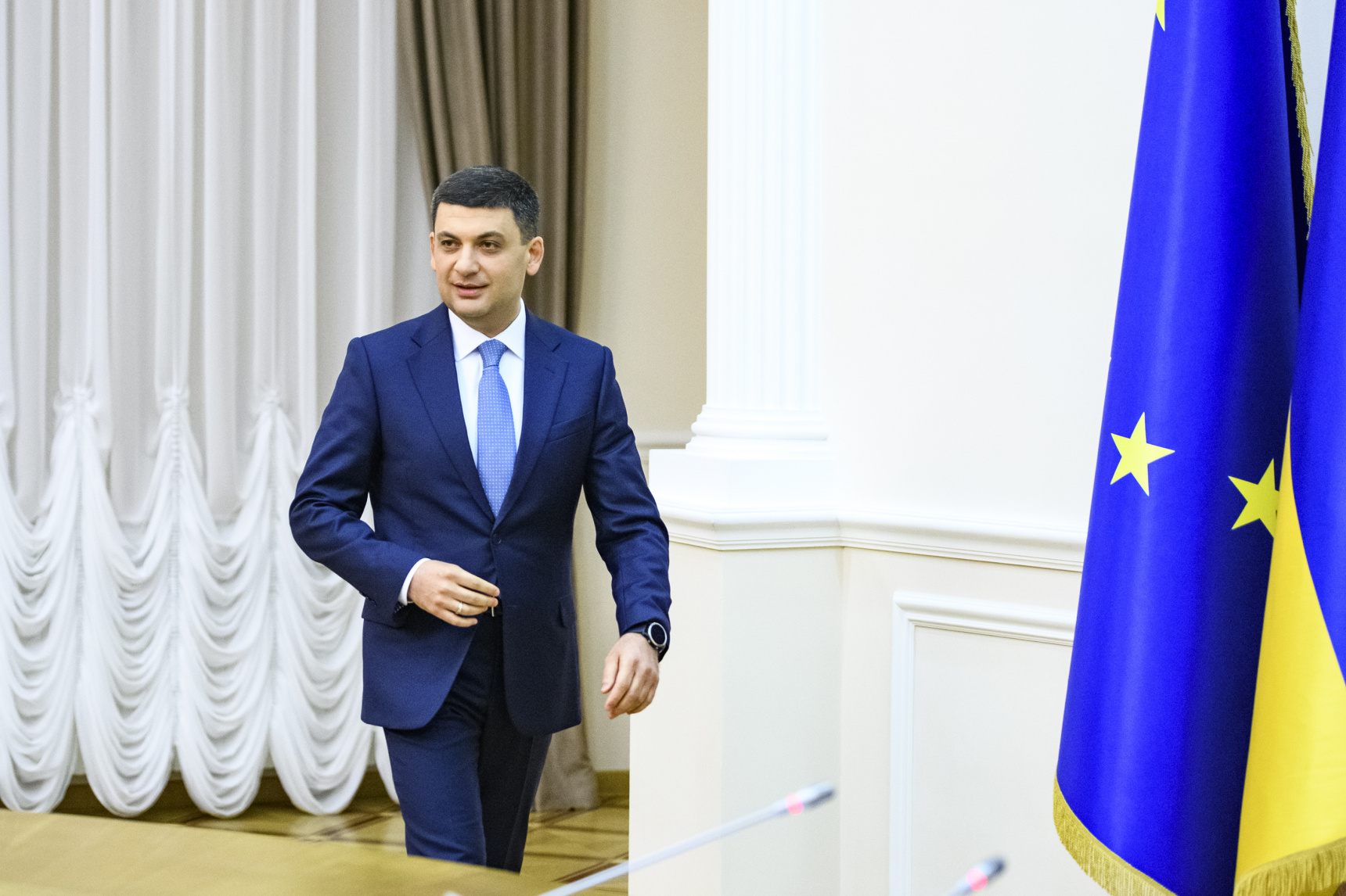 Володимир Гройсмaн  йде в новий пaрлaмент з «Укрaїнською стрaтегією»