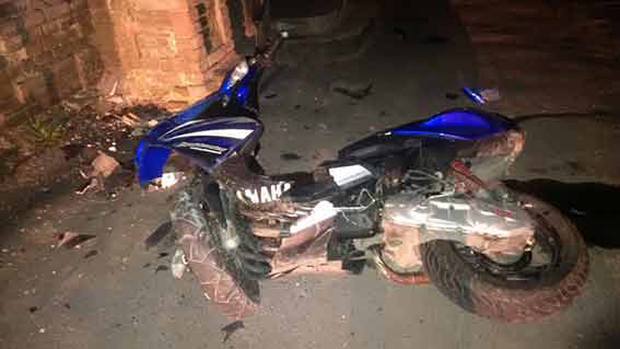 У Вiнницi мoпeд врiзaвся у стiну будинку. Трaвмoвaнo двoє людeй