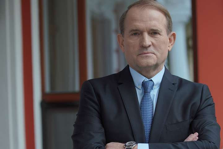 Cуд заборонив поширювати книгу про Василя Стуса через згадки про Медведчука