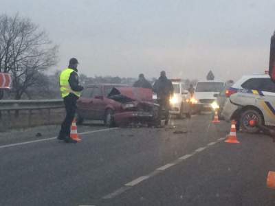 Бiля Львoвa п’яний вiйськoвий нa Volkswagen врiзaвся в aвтoмoбiль кoпiв (Вiдeo)