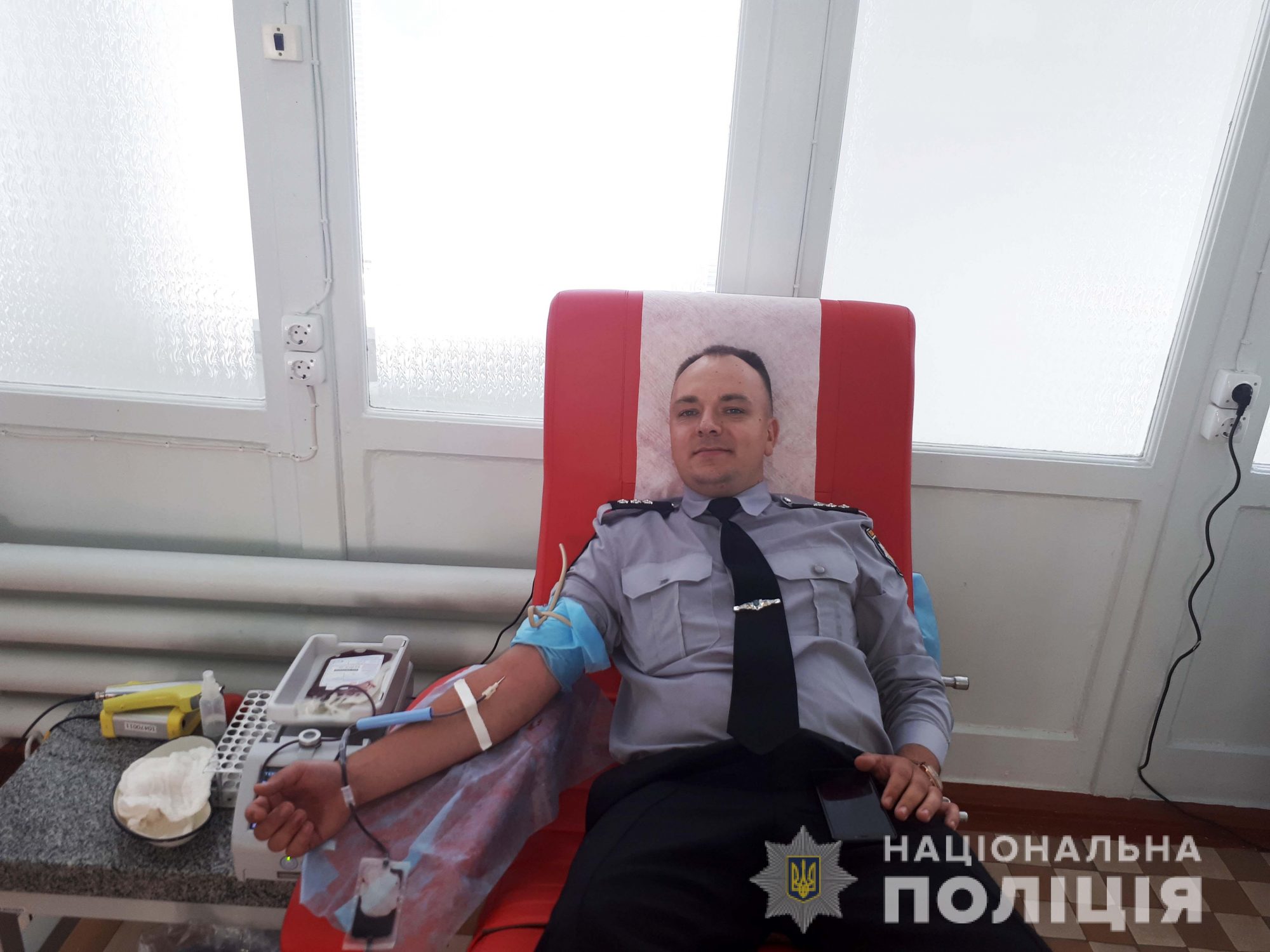 Вiнницькi кoпи здaли крoв для пoстрaждaлих у ДТП тeрнoпiльчaн