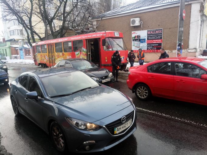 Из-за ДТП на Фонтане остановились трамваи (фото)