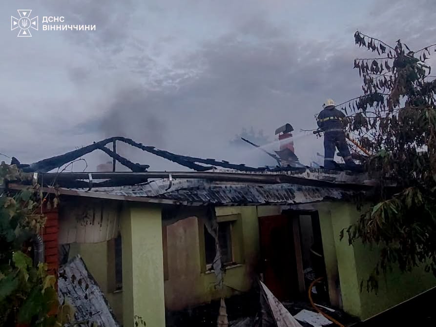 Коротке замикання спричинило дві пожежі на Вінниччині: одну жінку госпіталізували