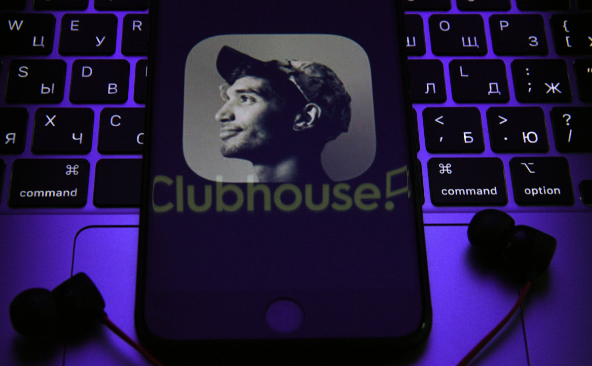 Clubhouse що відомо про нову соцмережу та як до неї приєднатися  