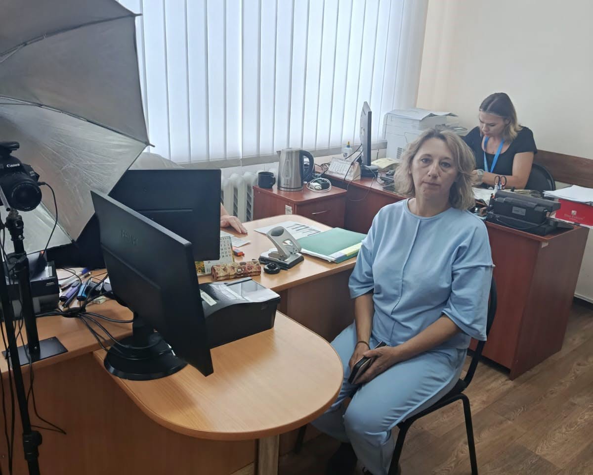 На Вінниччині жінці допомогли відновити паспорт, знищений внаслідок російського обстрілу