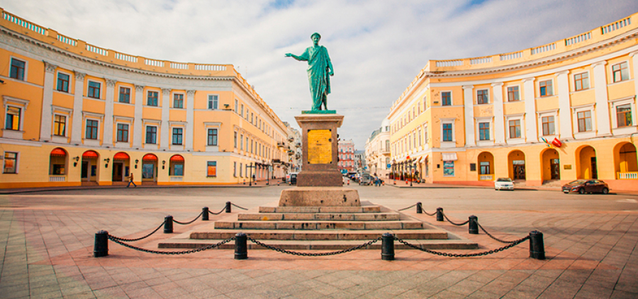 Власники одеського кафе накинулись з кулаками на копів