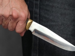 На зупинці в Запоріжжі зарізали чоловіка