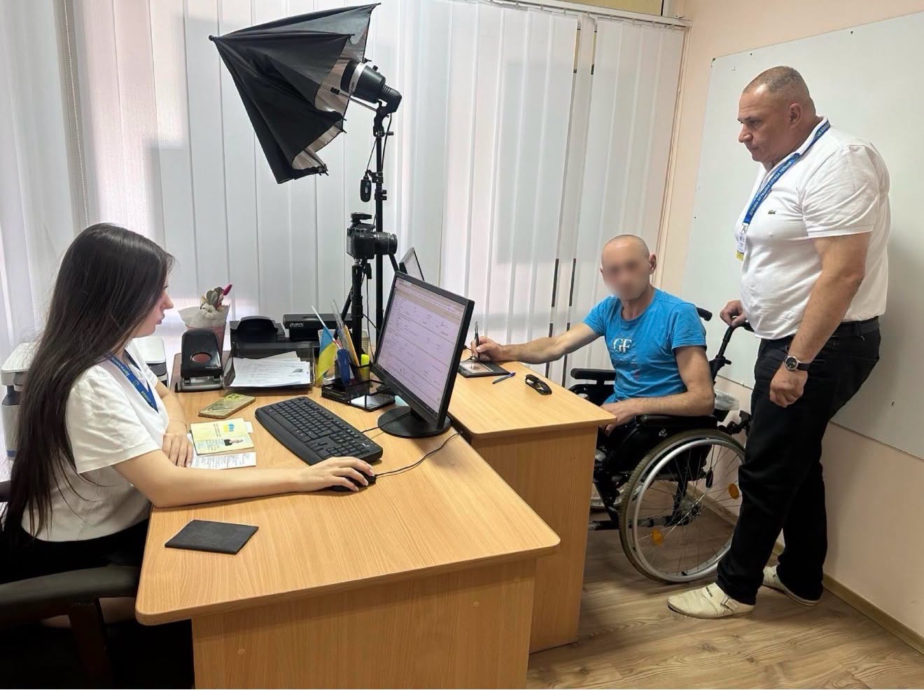 Без черг і поїздок: на Вінниччині пораненим військовим оформлюють паспорти у лікарнях