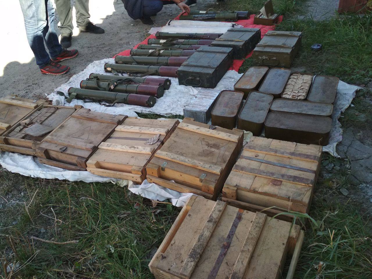 На Дніпропетровщині вилучили півтори тонни боєприпасів (Фото)