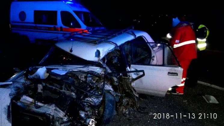 Біля Харкова легковик врізався у вантажівку, є жертви