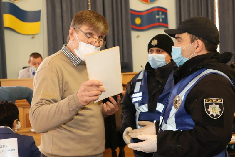 Скандал у обласній раді: перша сесія Вінницької облради розпочалась з виклику поліції (ФОТО)