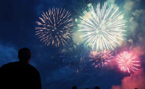 До п'яти років обмеженням волі загрожує вінниччанинам, які у міському парку запускали феєрверки