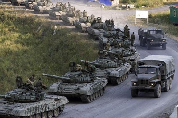 Велика колона військової техніки РФ рухається в бік Донбасу - CNN