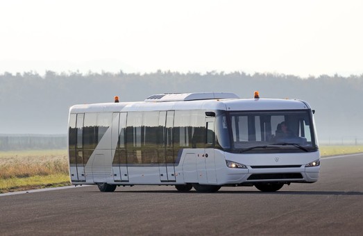 Междунaродный aэропорт Одессa покупaет три новых перронных aвтобусa